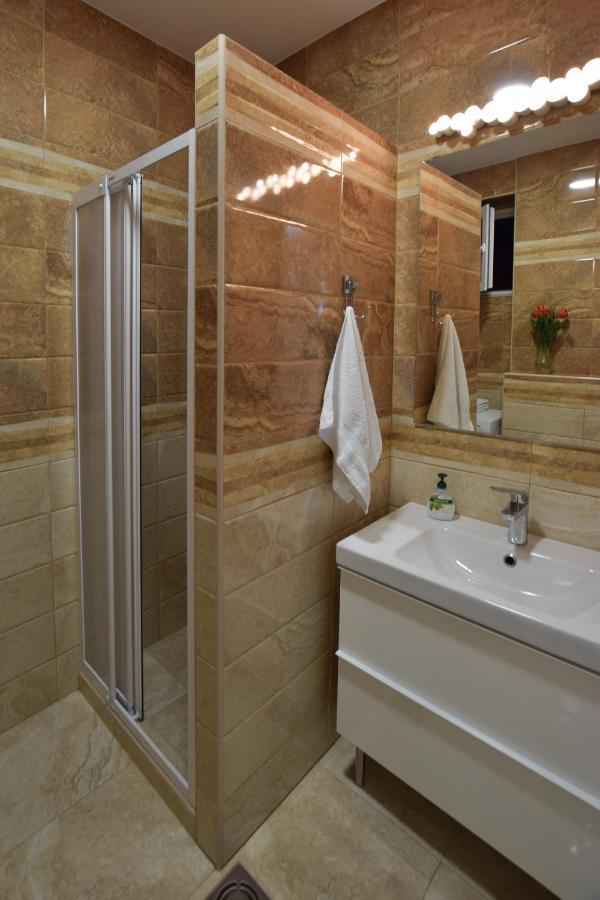 Crown Apartment - Your Most Comfortable Stay Belgrado Exterior foto