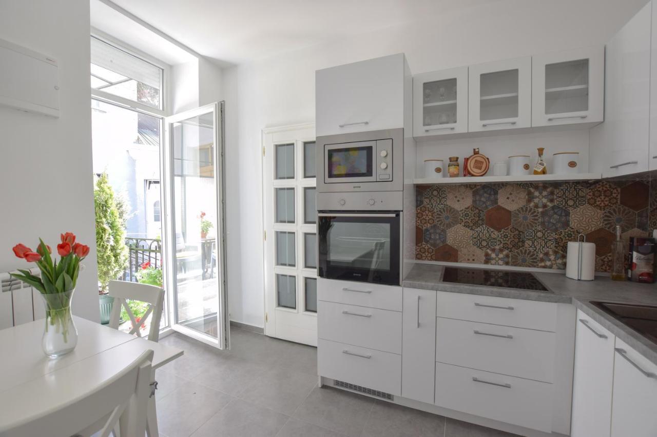 Crown Apartment - Your Most Comfortable Stay Belgrado Exterior foto